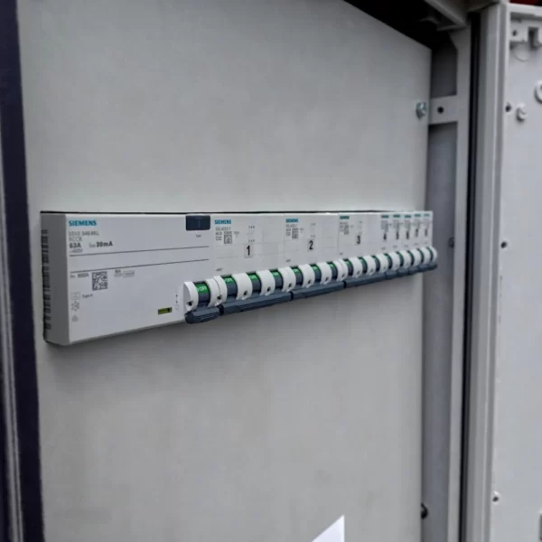 Rozdzielnica na stojaku OS-S/FI SET 2x32A 1x16A 8x230V gniazda Mennekes zabezpieczenia SIEMENS 6894 - obrazek 6