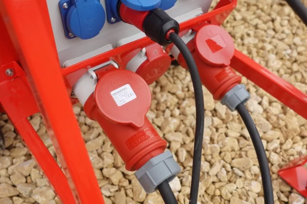 Rozdzielnica na stojaku z naświetlaczem eXT S/FI SET 32A 2x16A 4x230V Schuko 0027 - obrazek 7